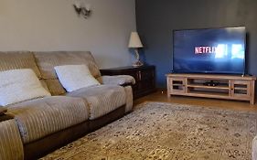 Spacious, 5 Bed House For 9 In Chester