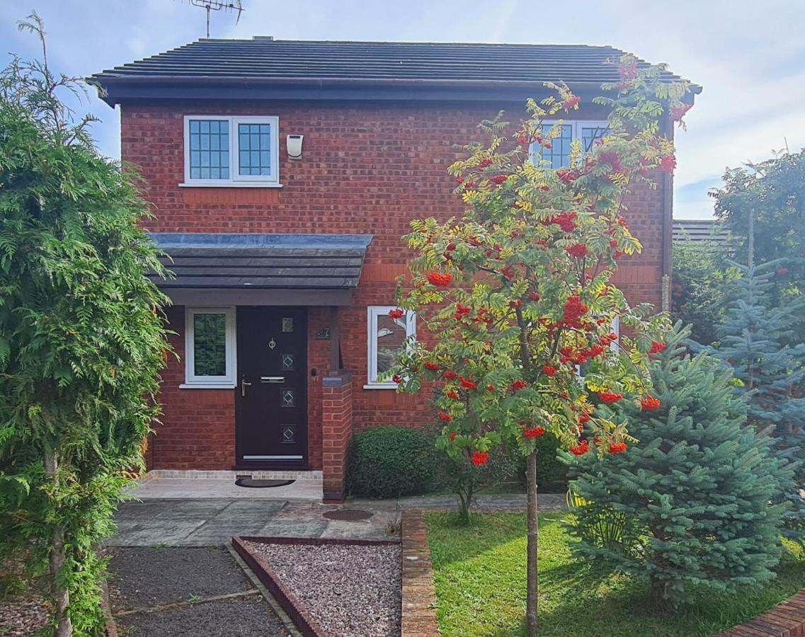 Spacious, 5 Bed House For 9 In Chester Exterior photo