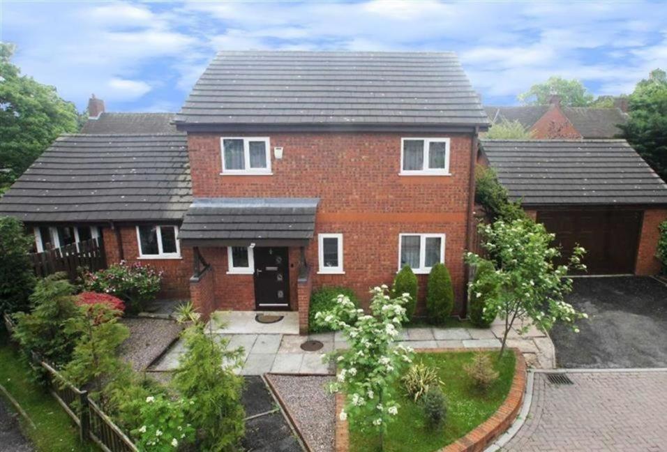 Spacious, 5 Bed House For 9 In Chester Exterior photo