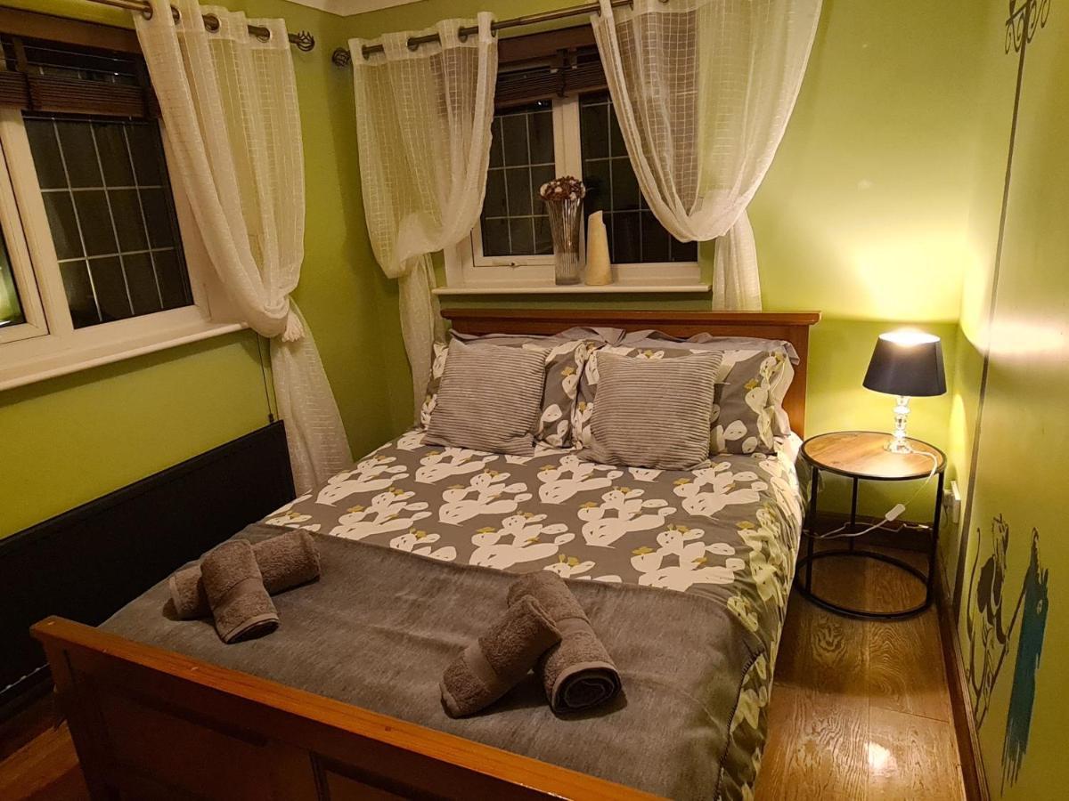 Spacious, 5 Bed House For 9 In Chester Exterior photo