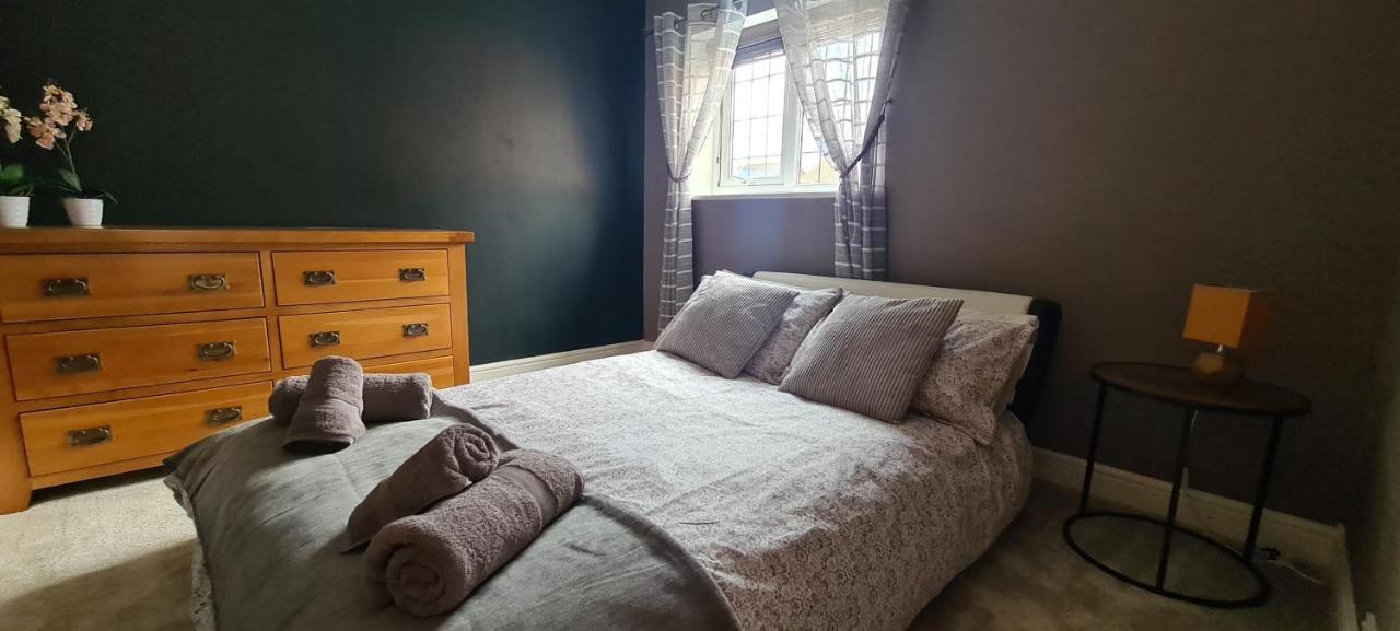 Spacious, 5 Bed House For 9 In Chester Exterior photo