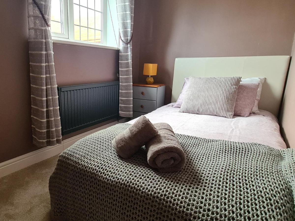 Spacious, 5 Bed House For 9 In Chester Exterior photo