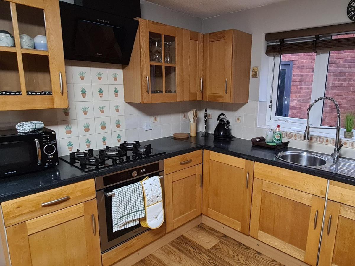 Spacious, 5 Bed House For 9 In Chester Exterior photo