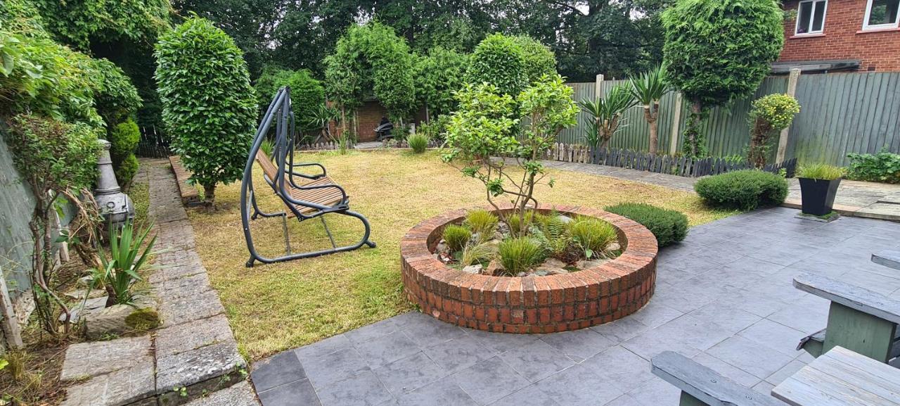 Spacious, 5 Bed House For 9 In Chester Exterior photo